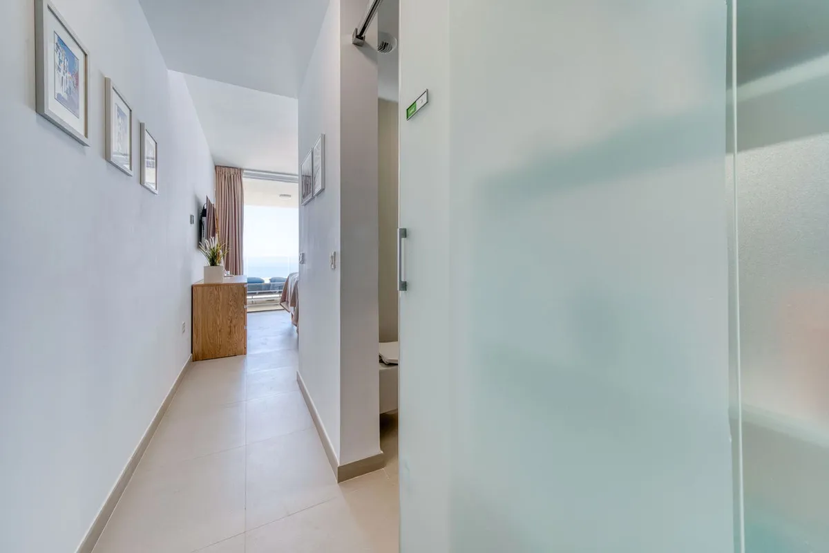 f57d1d0c-515a-4a31-96b5-df047bed9c79