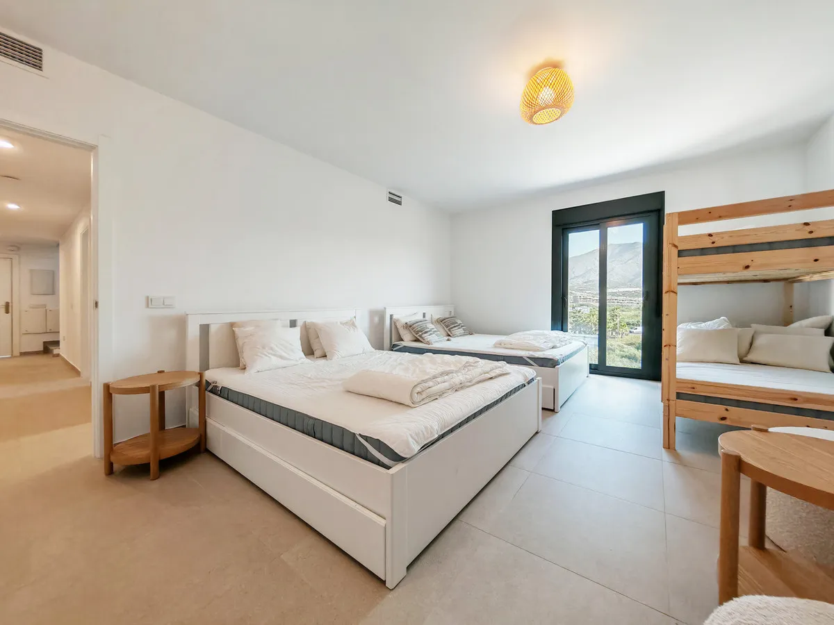 0e194643-0751-4a86-93fb-36677f17f094