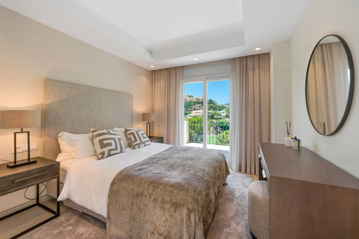 6aa9ec96-446c-4564-8c86-e8c835302a77