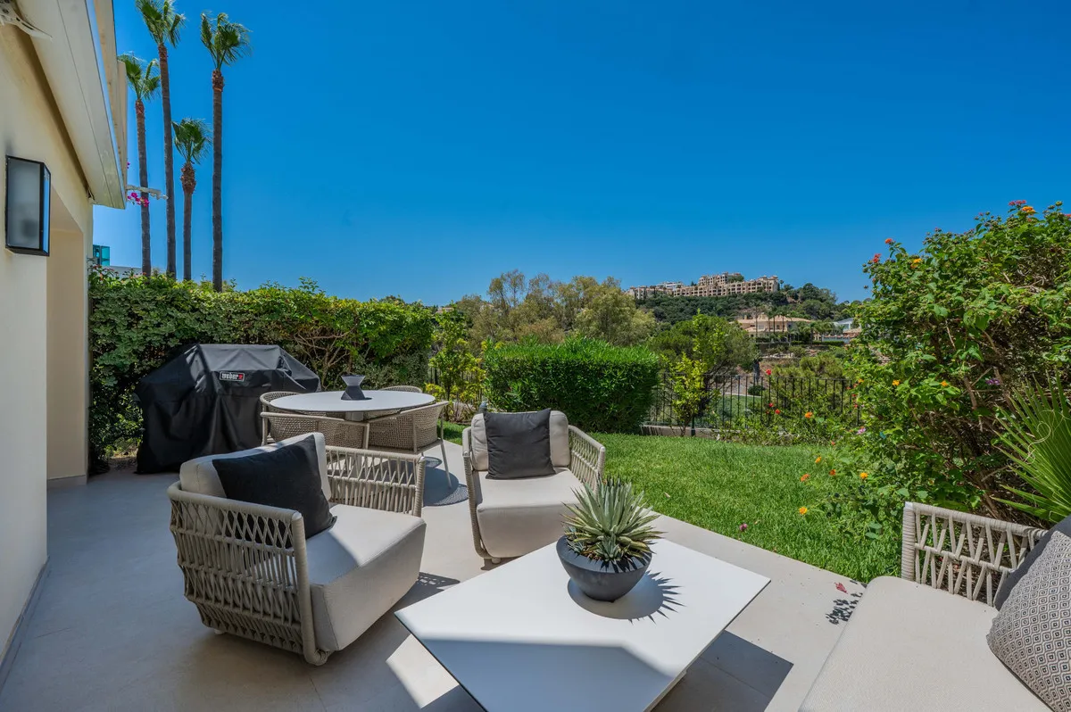 8af9093d-bc2b-444e-ae86-8dab259501c1