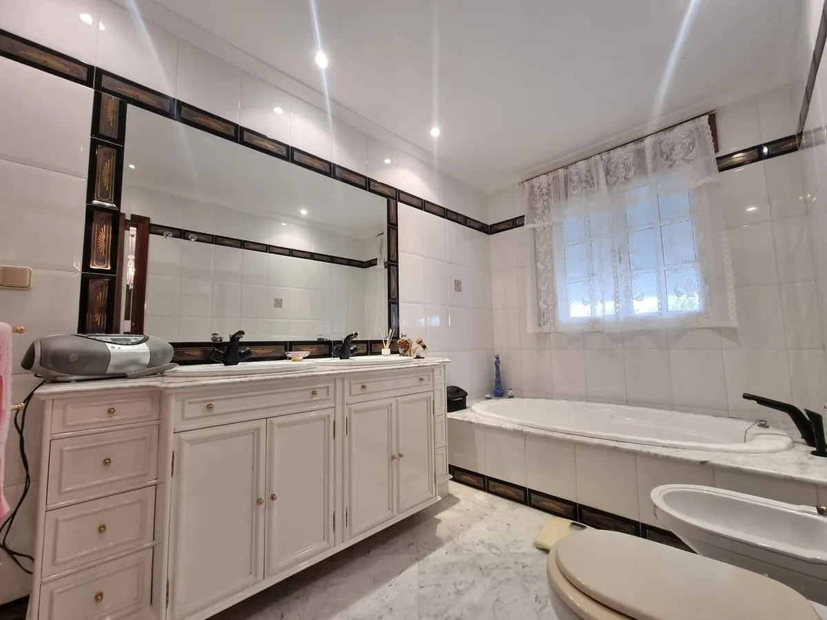 b7a72bd7-a00c-45d1-adb4-855c781db918