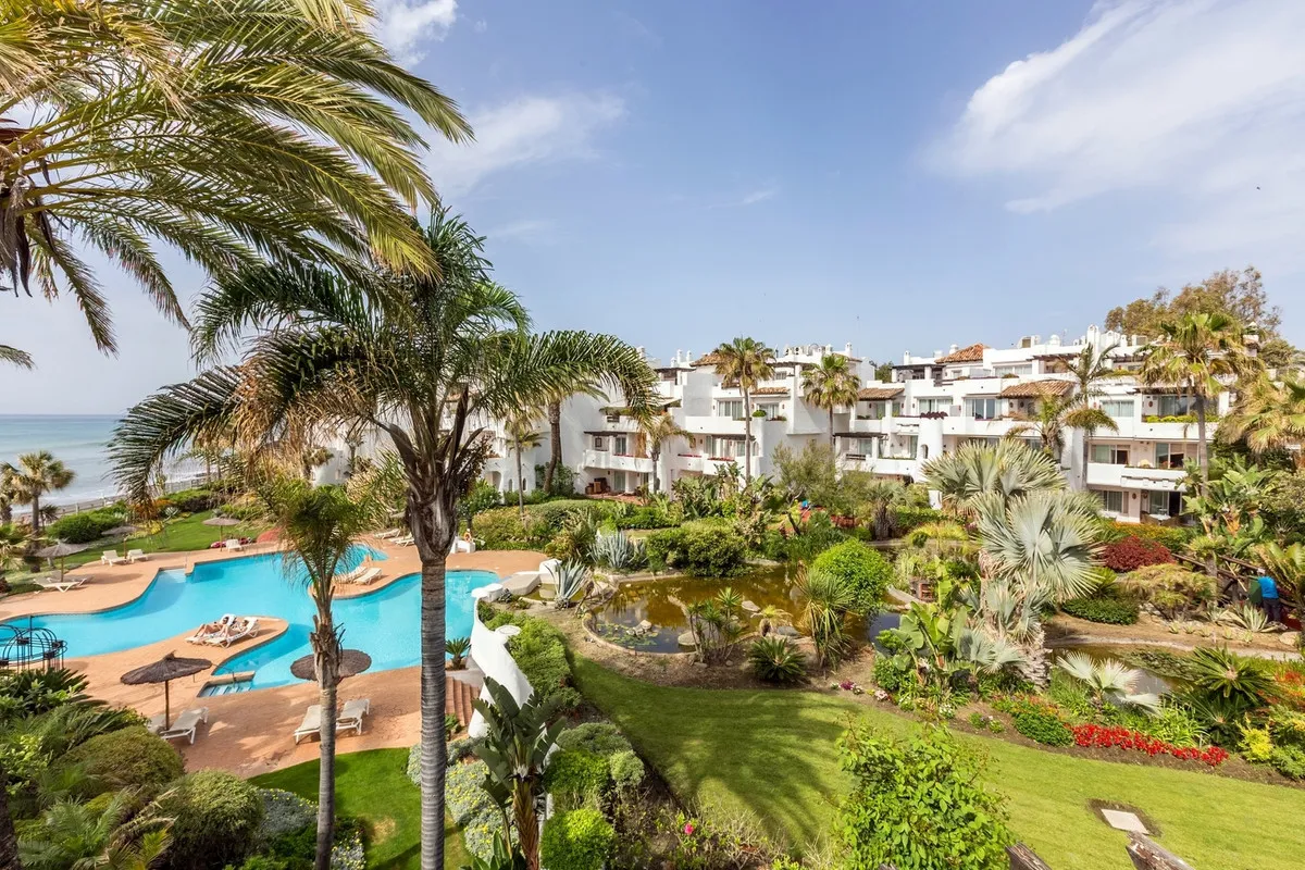 Luxurious Seafront Penthouse in Puerto Banús