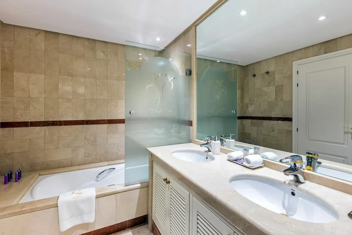 6dc258cd-650a-4a5d-98d0-641de89bfc51