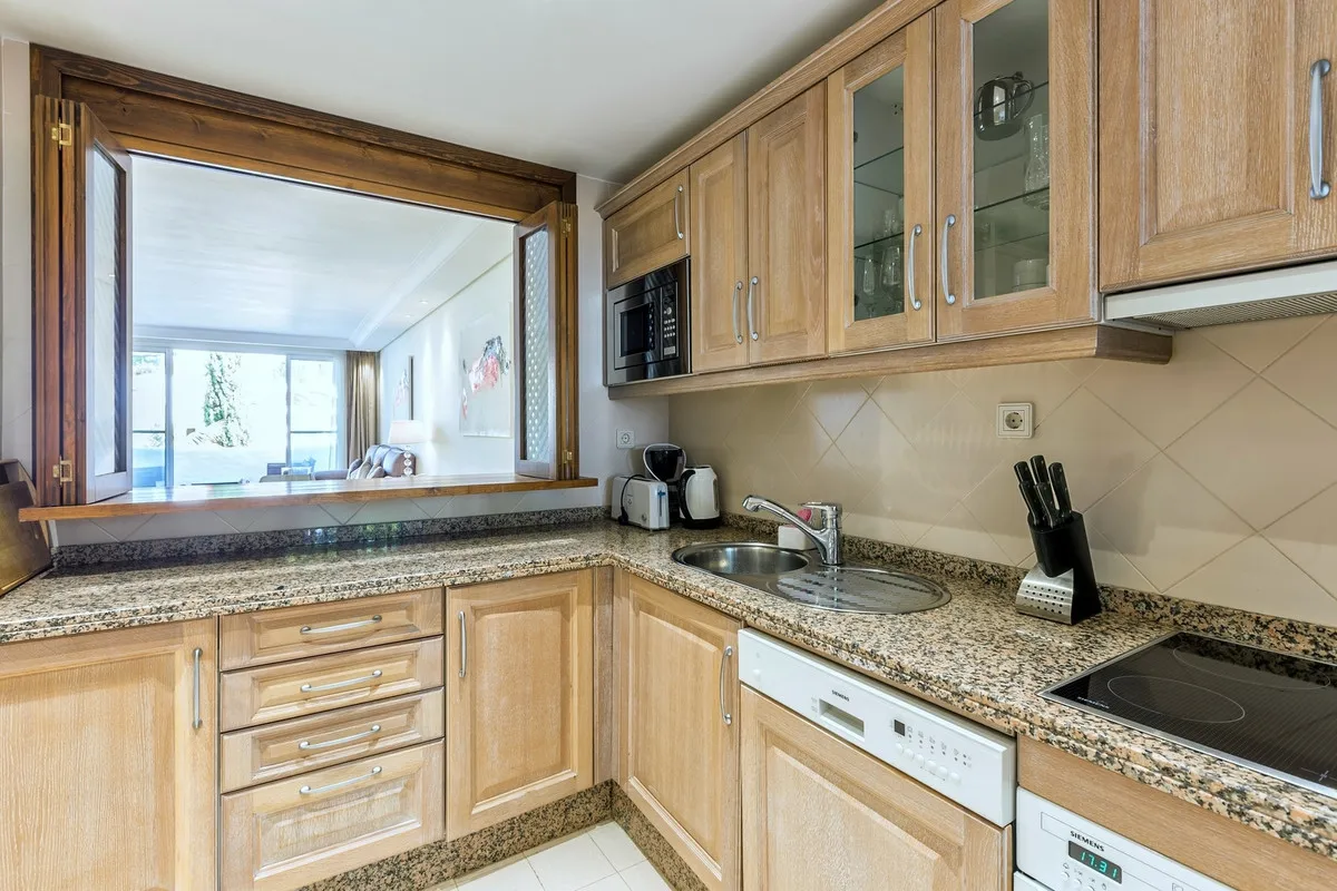 fe3f527b-750d-497b-990c-5de8d8bd93f1