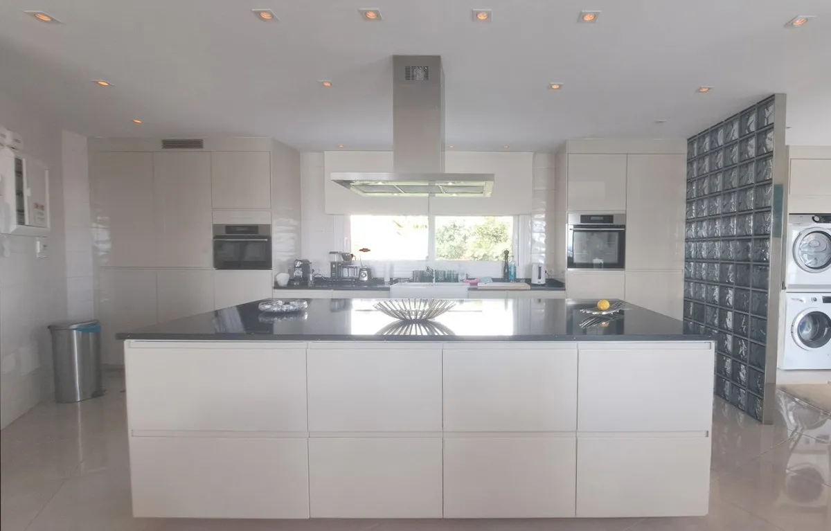 fb596500-10b4-4efb-b65c-543c50998b4b