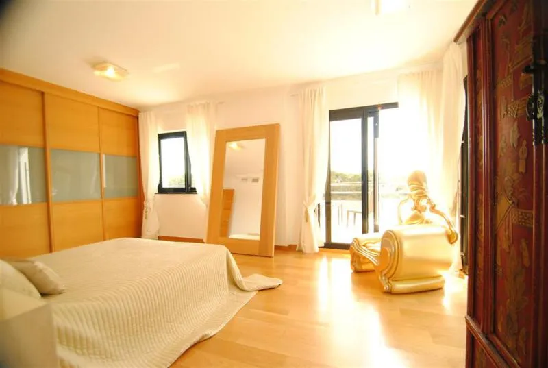 4f1a2dc9-5e27-4708-9c9c-26128a711010