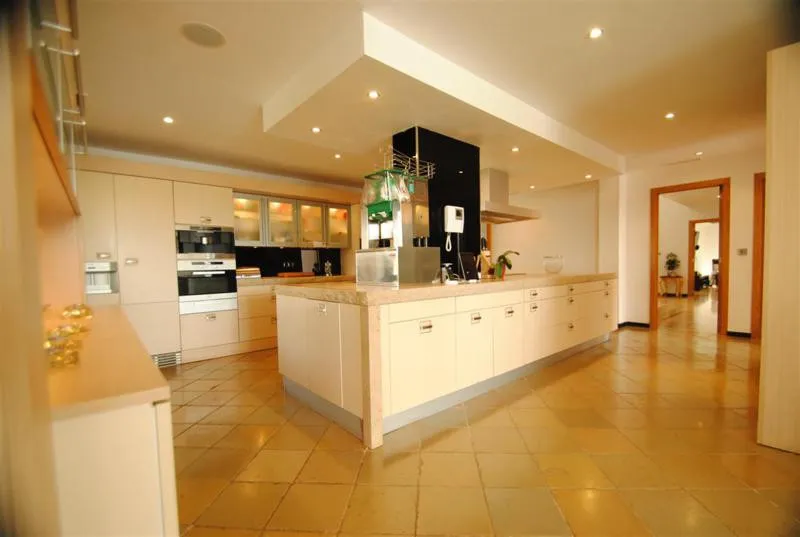 f04b77a4-5472-4ff7-9b4b-7f65ef72b343