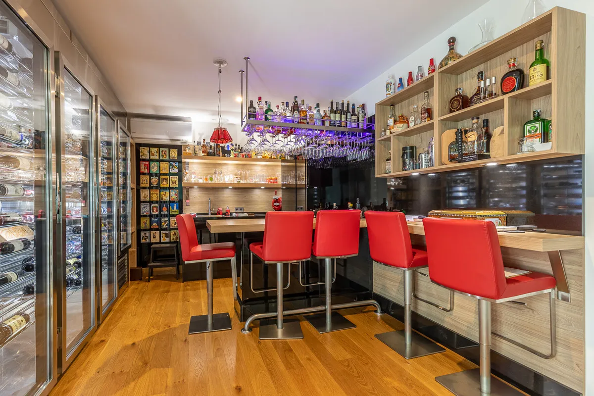 0b296620-4ff2-4396-885d-0d655695f12e