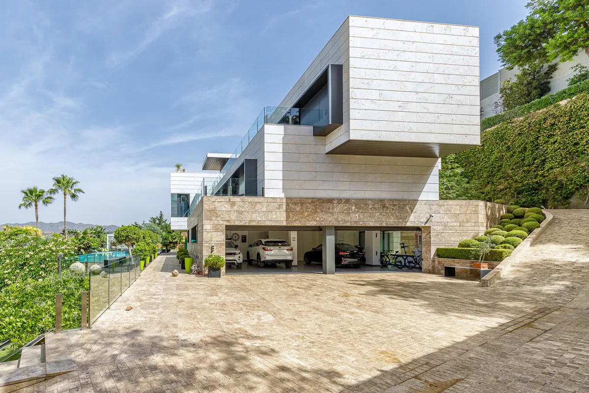 40449990-0a4d-4109-b190-7581dce2e571