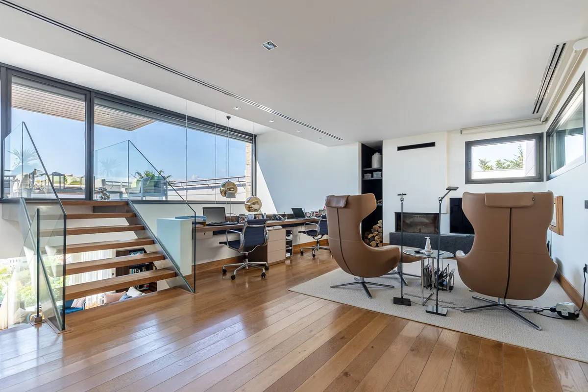 9f7b776d-e2f1-44d2-ad84-6340fc79ac6c