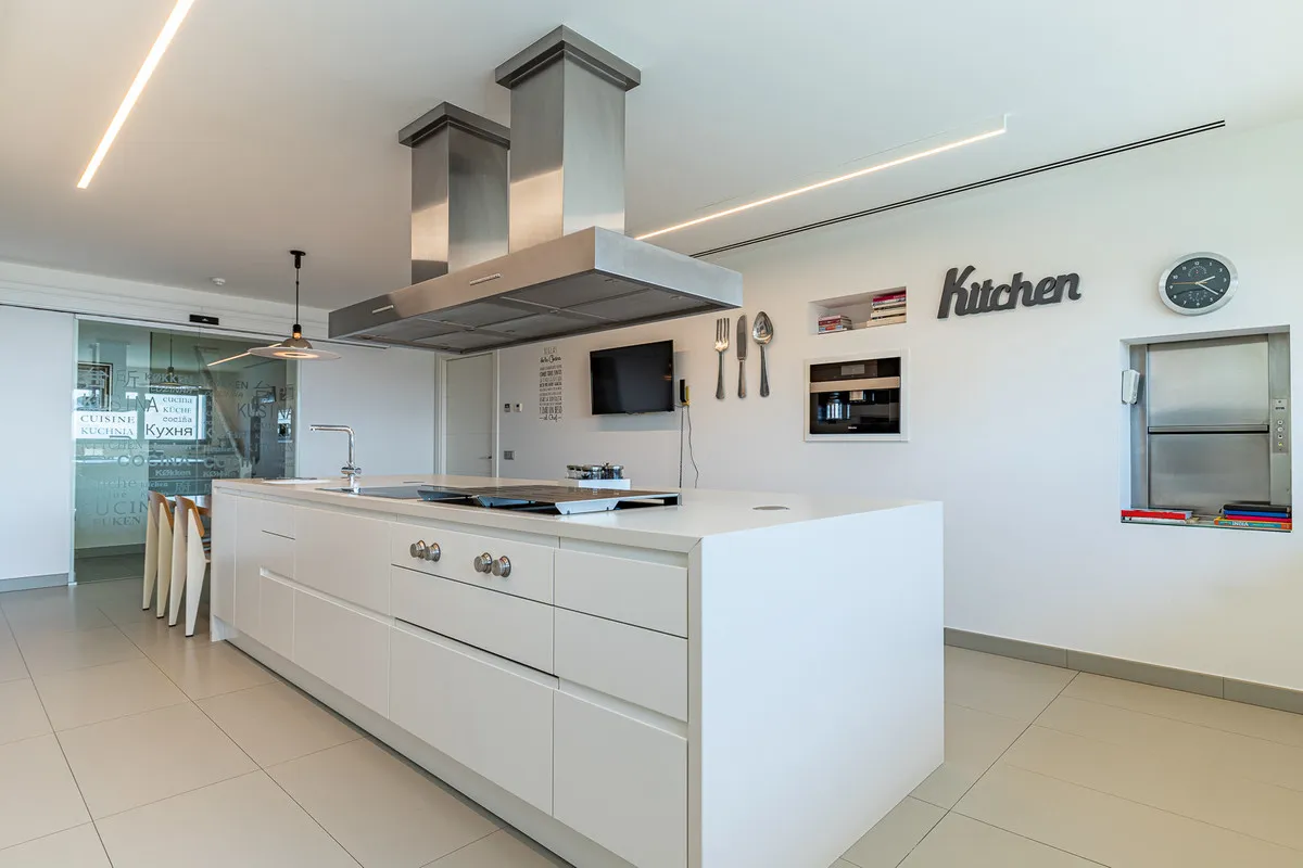 b6f444d6-03de-4fdd-89a0-2230c98e9d18