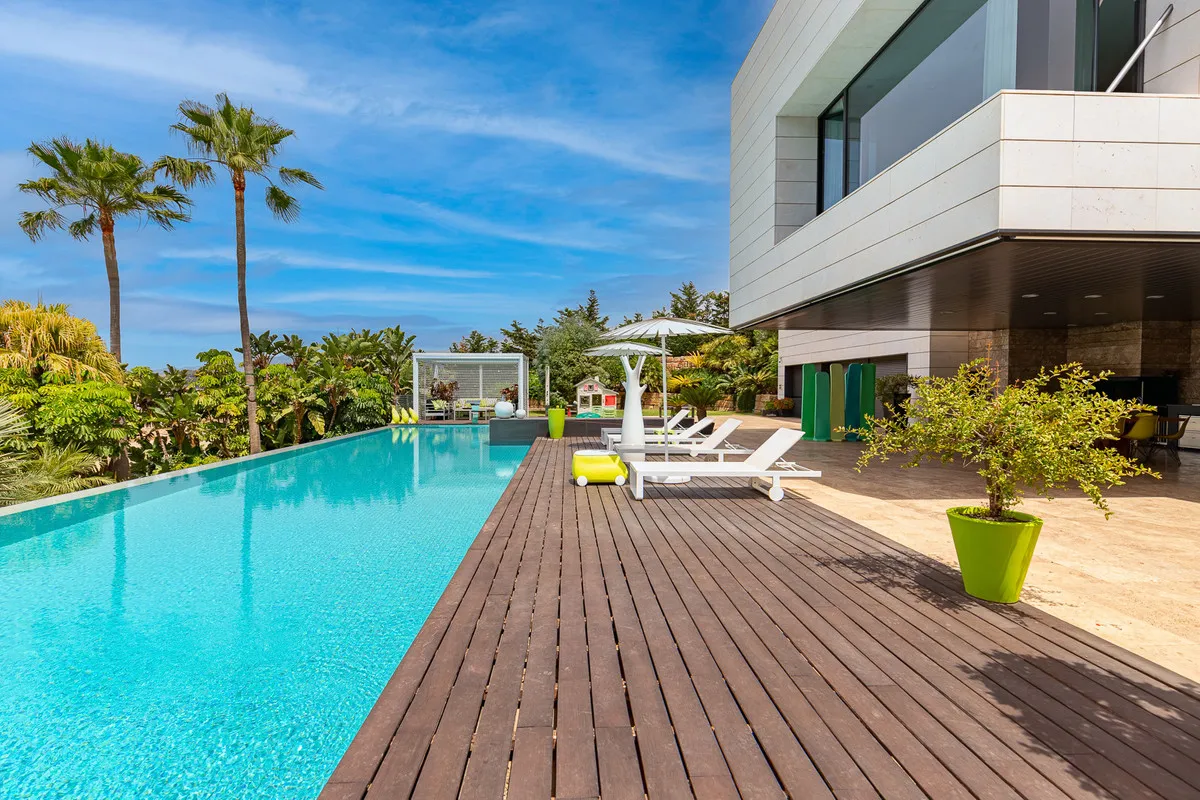 b8aa7429-297f-437f-8a0b-e07dac883e31