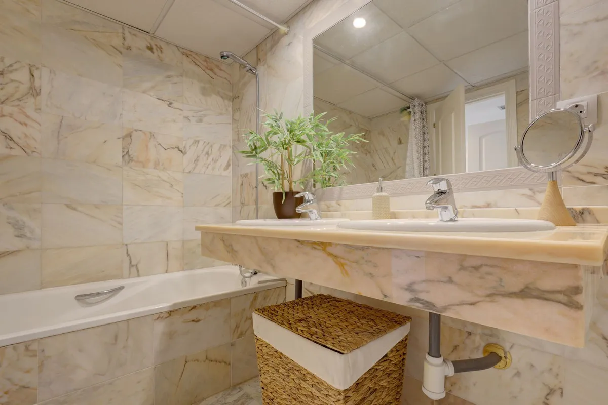 fcca787e-b03d-408b-9c44-ca5725e09e4c