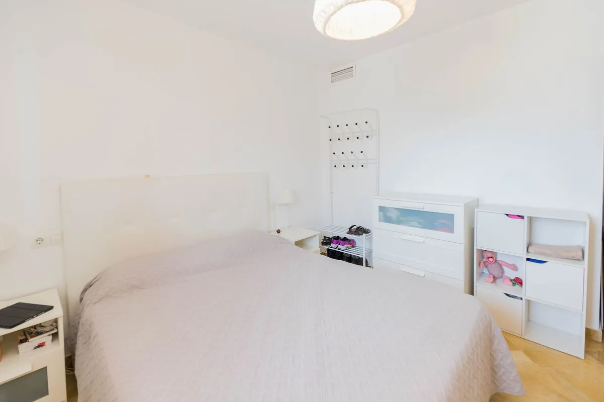 56ecccf9-8072-4c6f-928b-108db2566bb5