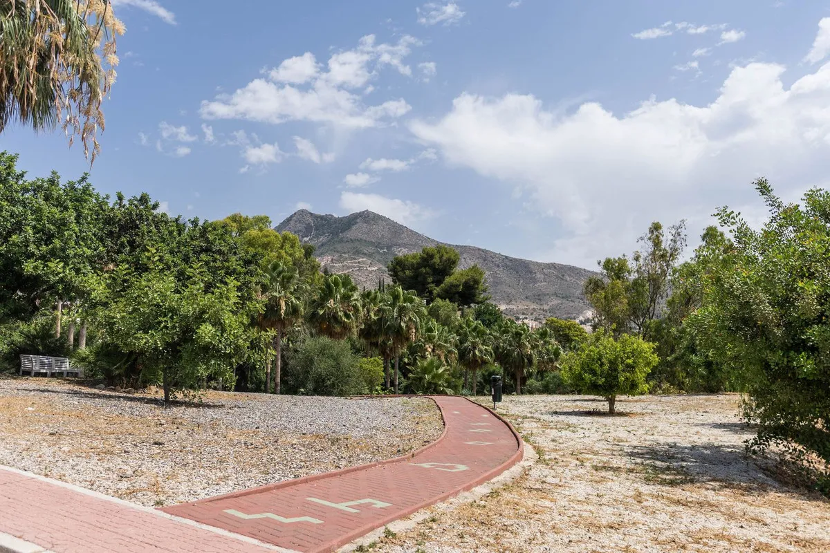 5709cfb9-7f99-41ab-be99-4a1710b1c6b9