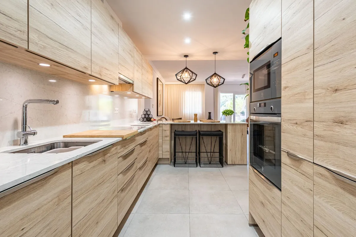 954ac9c9-308a-4d49-8cb7-6043a26e8b80