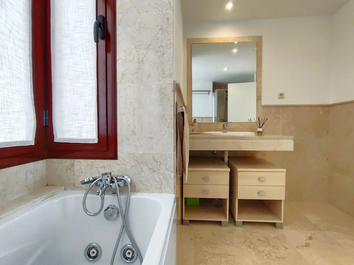 0c82bf0a-6f65-47b3-9a7f-e4d1123fcf9d