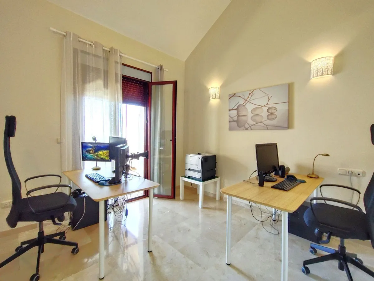 9b8c86b8-435d-44b8-9b2e-0f0672a39fe0