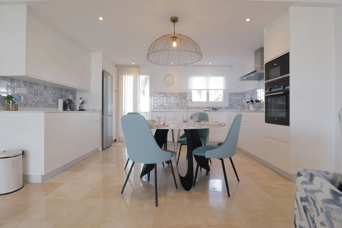 6297abc3-b282-4850-b06a-104008bdaea0