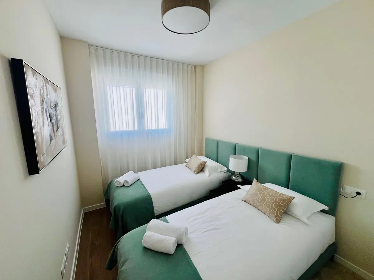 f9e25ae2-db30-4860-9312-32932081a141