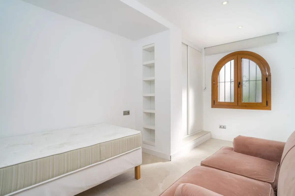 05afd7e3-4fc4-4f28-a322-bd6081d0be1a