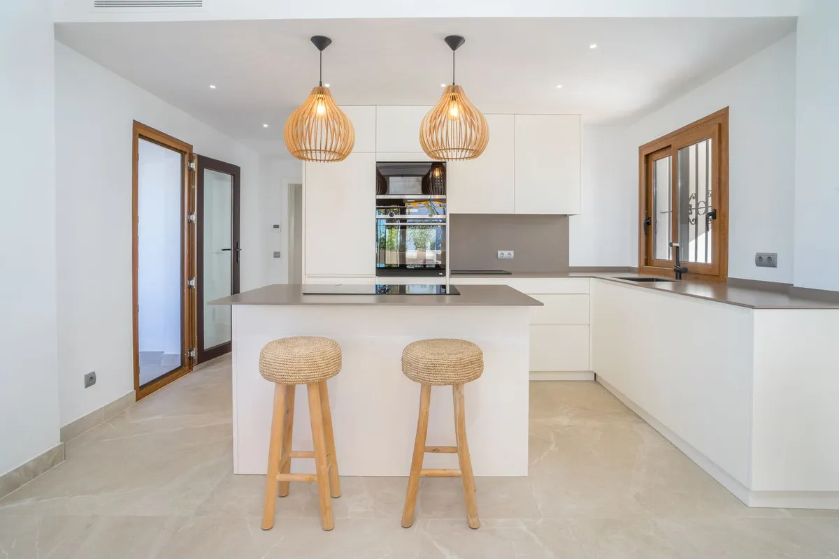 b4581ad1-1393-43d6-bfcc-e6282b5b3d2b