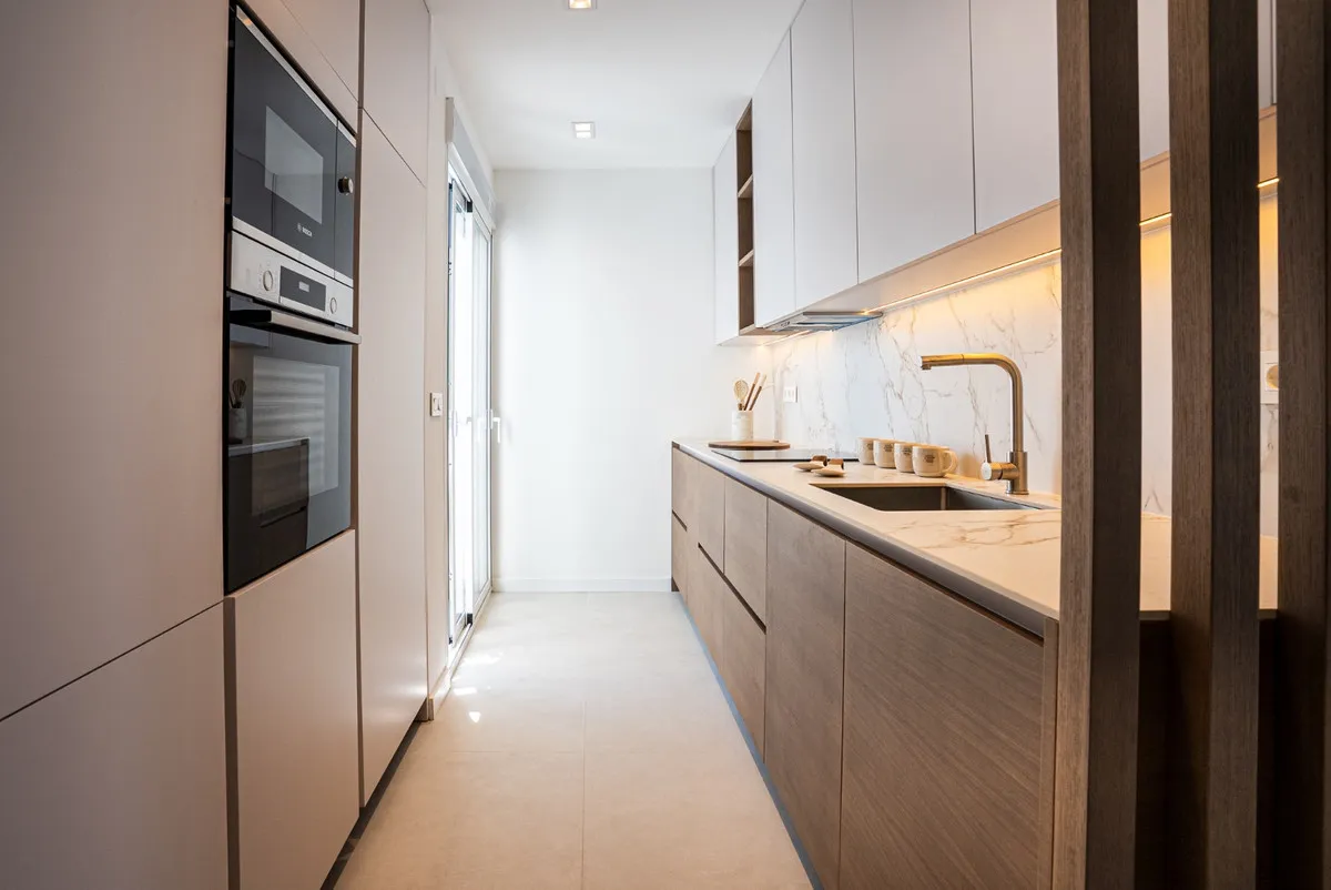 8b52ef74-5244-428e-9772-fab421d5277f