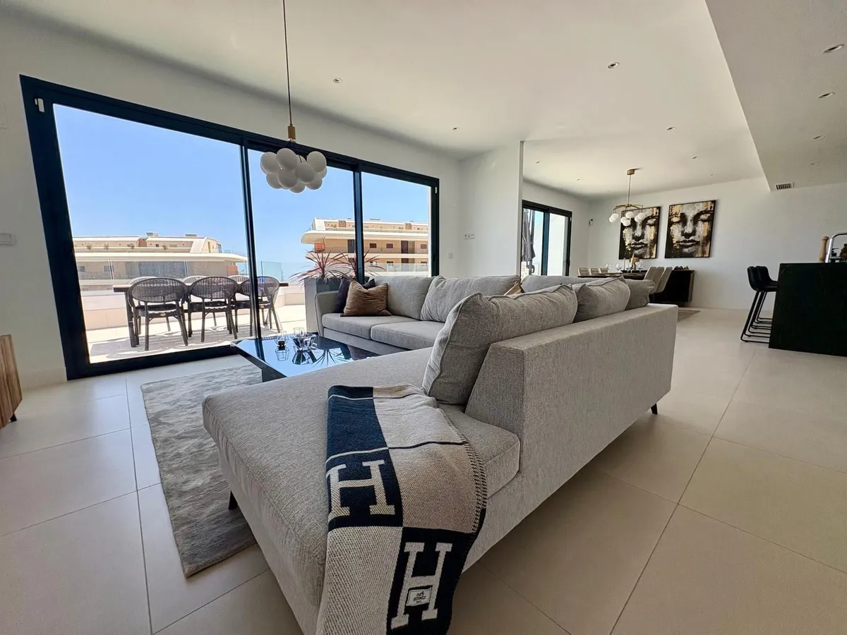 c8d9ff4b-a9c8-433d-b285-8ab602ea409f