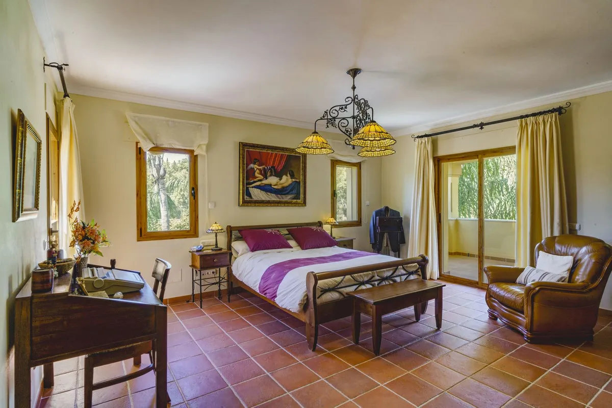 2453c763-3949-4bb9-8d4c-2166f6b04725