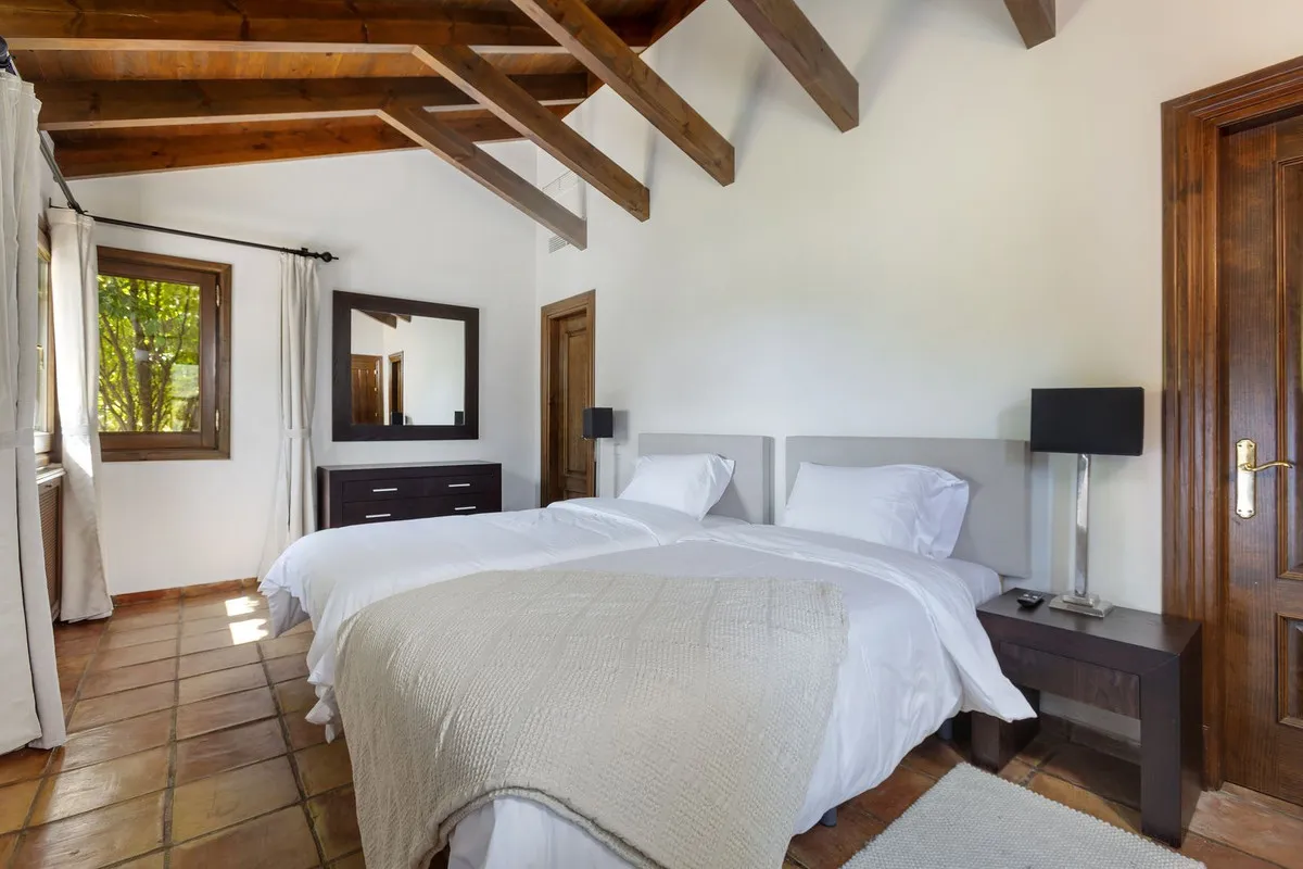 9373d053-5ae2-4e33-8064-c712337c2f17