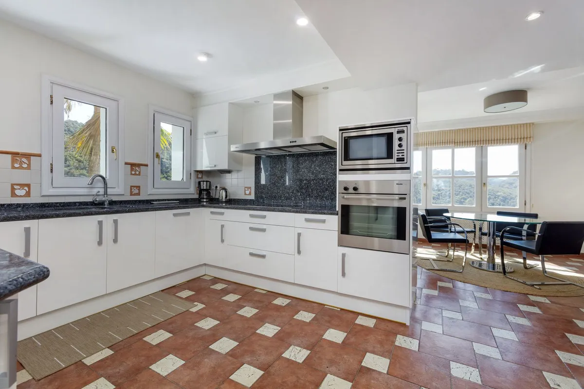 f98fa2f1-735d-4619-b8b3-e355d77a1e0c