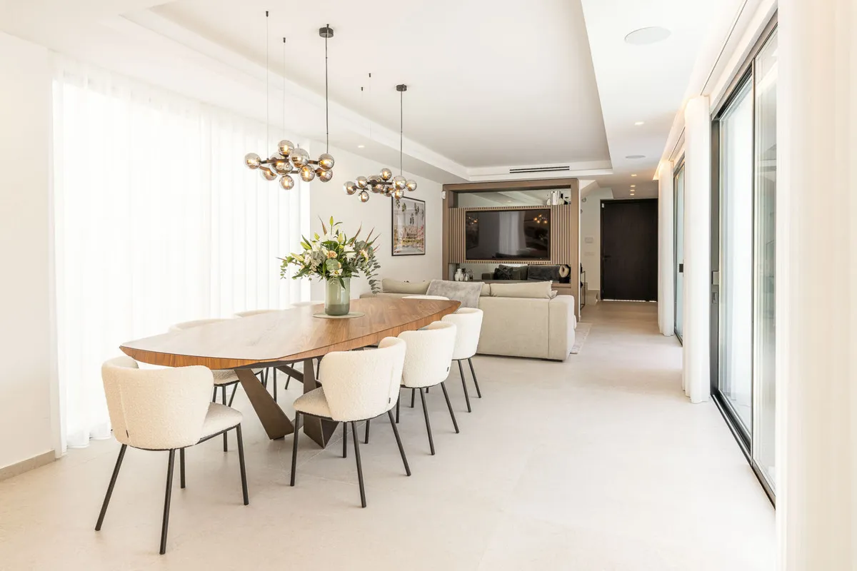 2f20f591-e29b-43bf-a20e-41812980bfcc