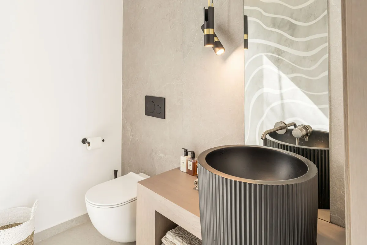 2f4e9a51-3d05-48ad-a8f3-3ae7d0779c7b