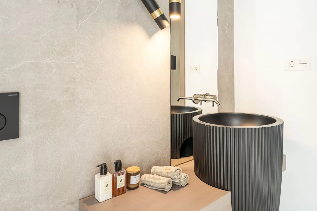 6dd8e469-f9f4-4644-9c5f-4375c3f016f8