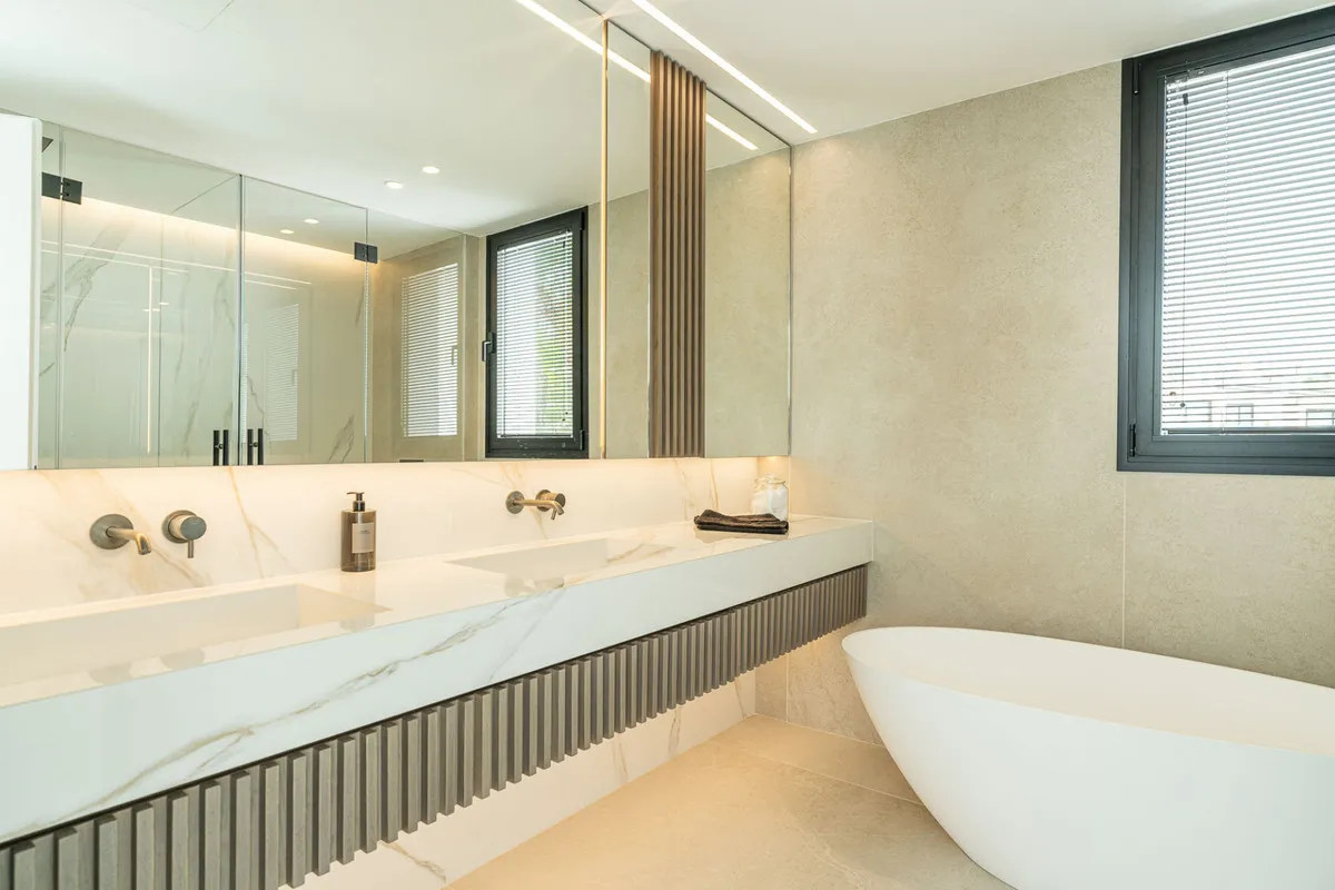 99f862e1-ee3b-4cac-b279-1c64fbe3fc7c