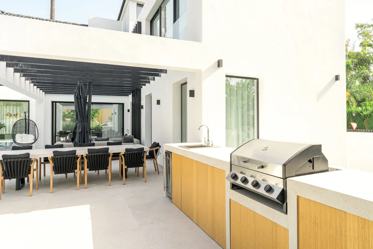 e15701ad-fb60-4399-b04d-e4231be7f987