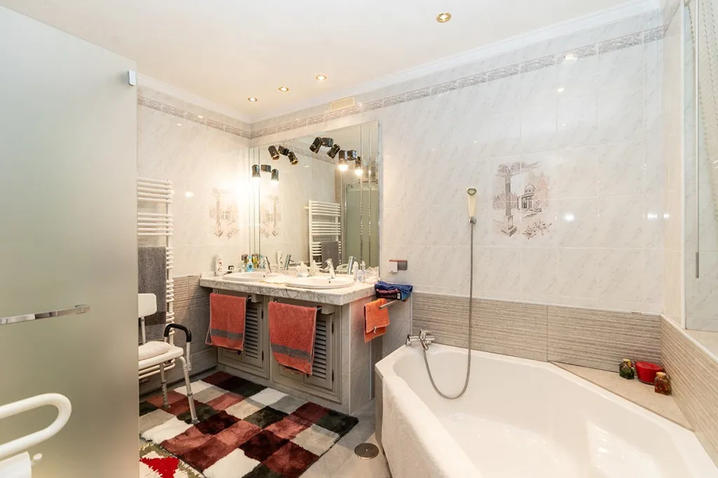 b64318f8-d651-4ca2-9233-e001d62e5656