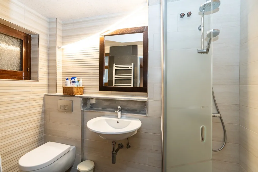 eeaed332-5e0b-4b42-b8d5-8d434ab10409