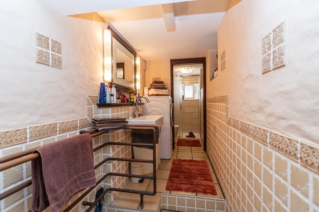 ef40af73-dc21-45fe-bbad-b10a0fa96576