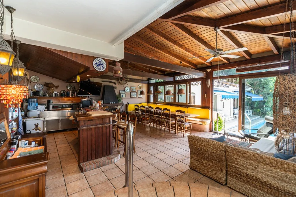 fcd7b461-37bf-44bb-883d-060be30abfce