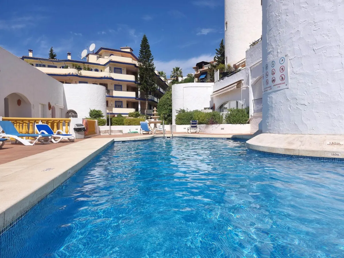 35f6c6ba-06fd-4b97-9331-4298075c64e3