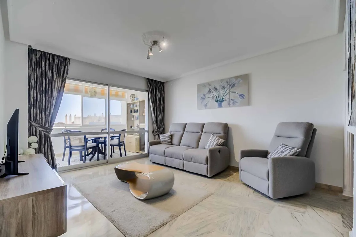 b9eb76e6-cc8c-48f4-af34-970b081095e5