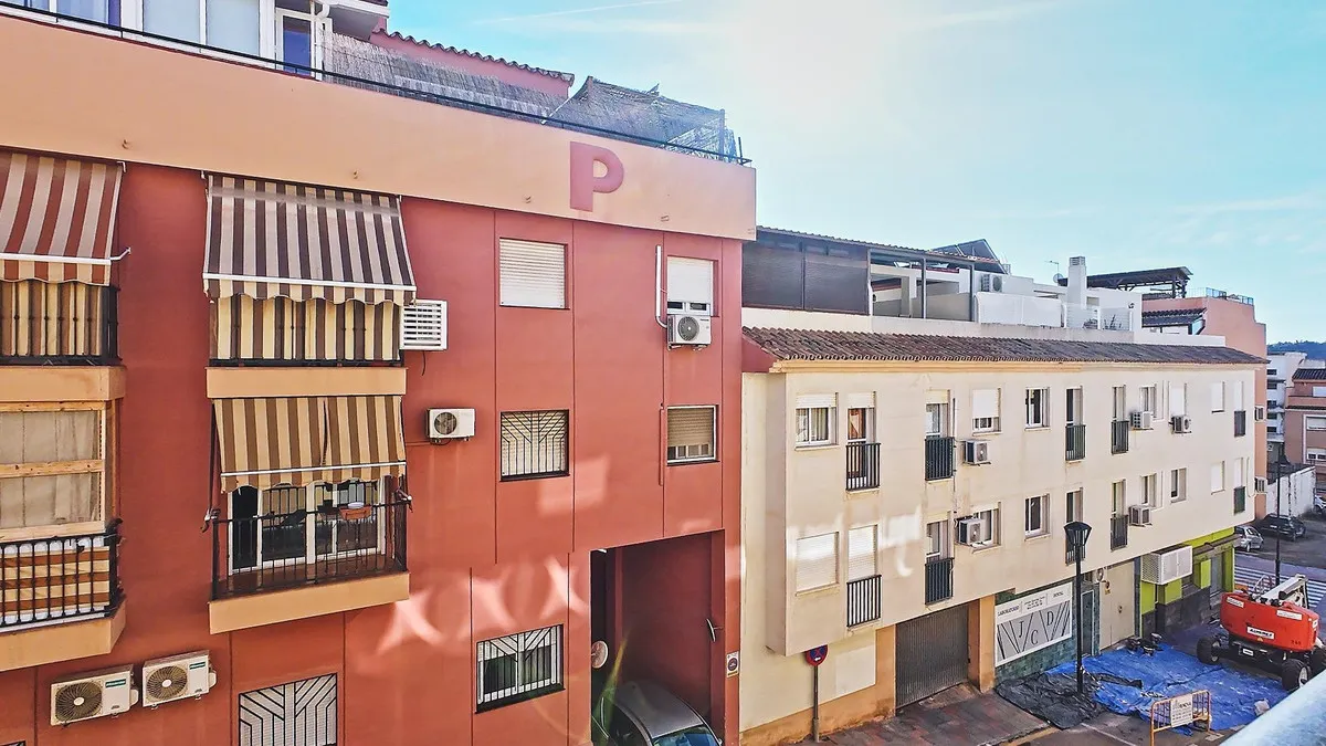 ee805738-5bbb-4428-a785-e33b0002a98d