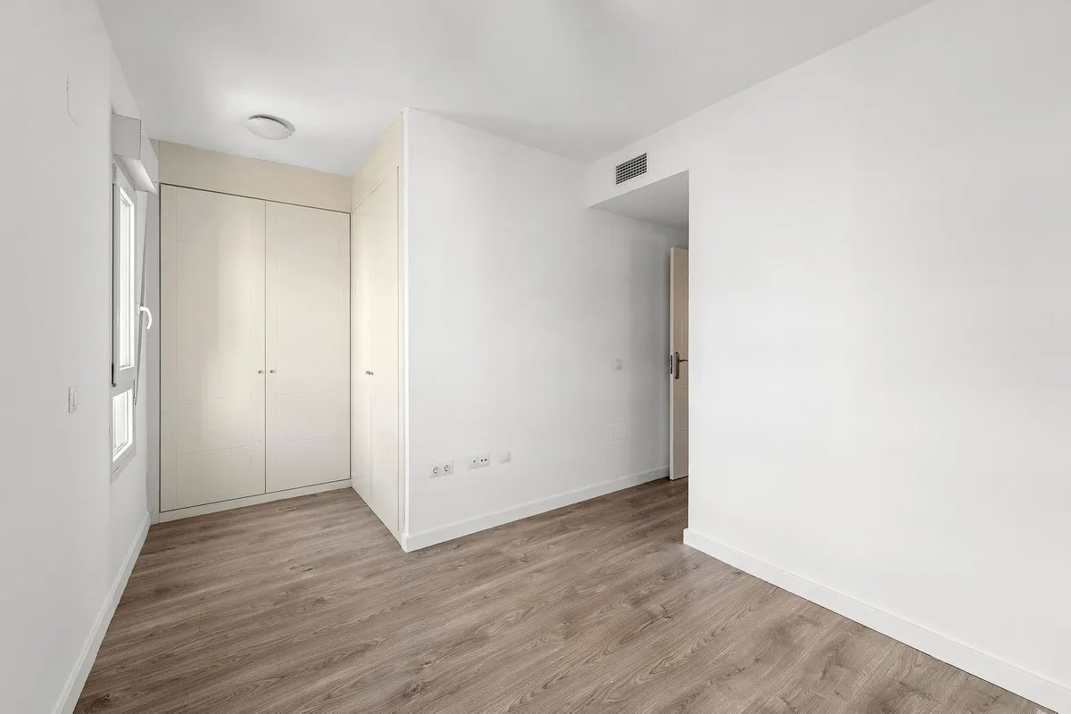 19c37cc2-d1b0-45e3-94f3-cc395e8116a0