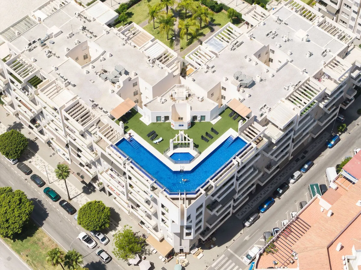 b241d0a9-c183-48c7-8b74-fdec4b131c25