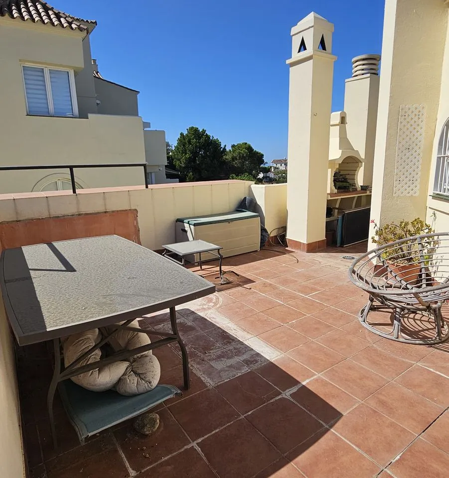 e7c074d5-7034-4d49-a5bf-5e56bd2d8da1