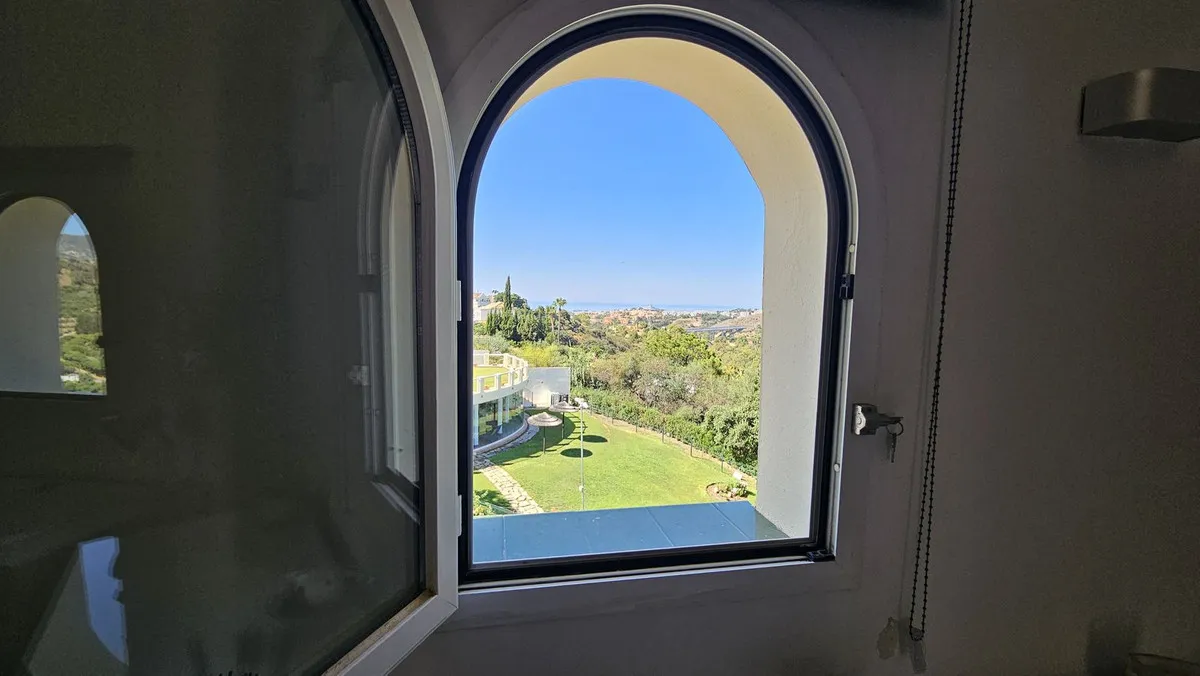 fe1b4e2a-8ccf-42cf-b696-c3b746ba7f22