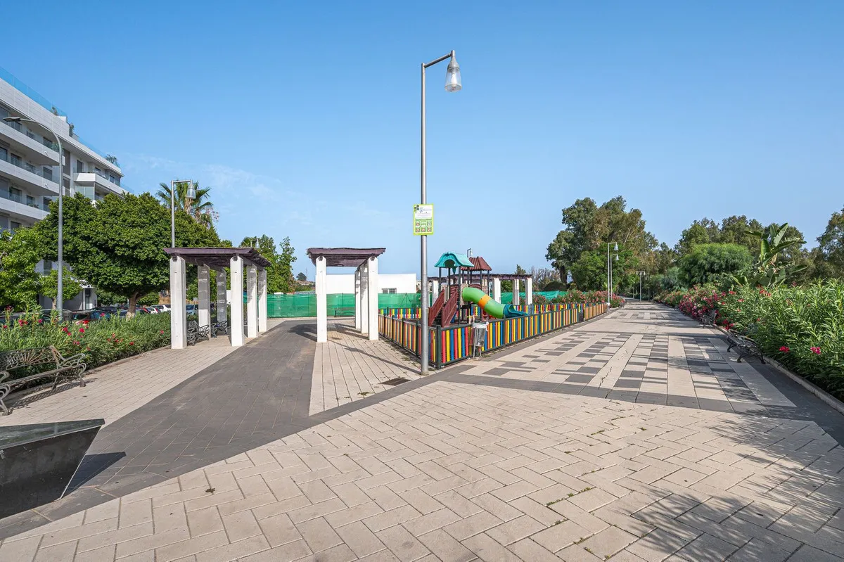 1dd582bb-7a36-4f29-af27-9d8f2d22403f