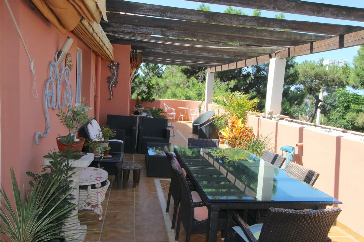 4046b9d8-3a16-425c-886a-10820daa26f1