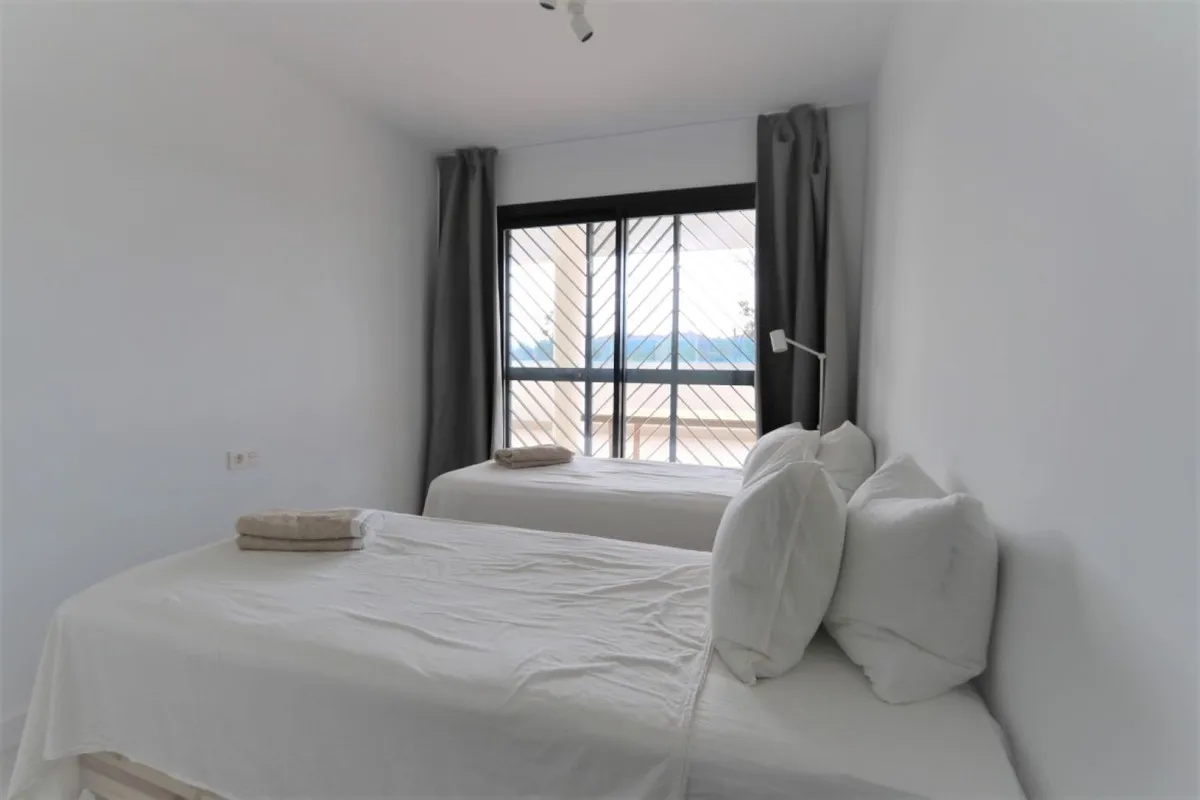 4996db0f-c09b-4d50-8920-0350a5f97c16